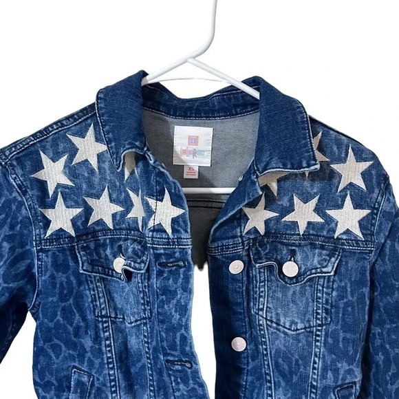 LuLaRoe Harvey Jean Jacket size XS denim star printed animal print coat - Picture 3 of 6